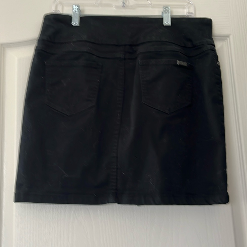 Women’s Black Scort - super comfortable w stretch